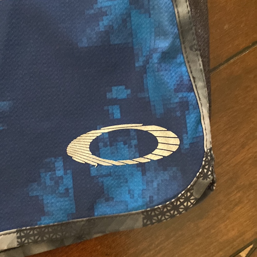 Oakley mens swim shorts. Size 38. Great condition - Picture 3 of 5